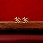 Short Neckpiece With Stud